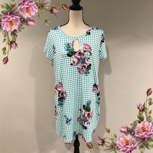 MAKE‎ AN OFFER ;)Cute short sleeve plaid floral dress